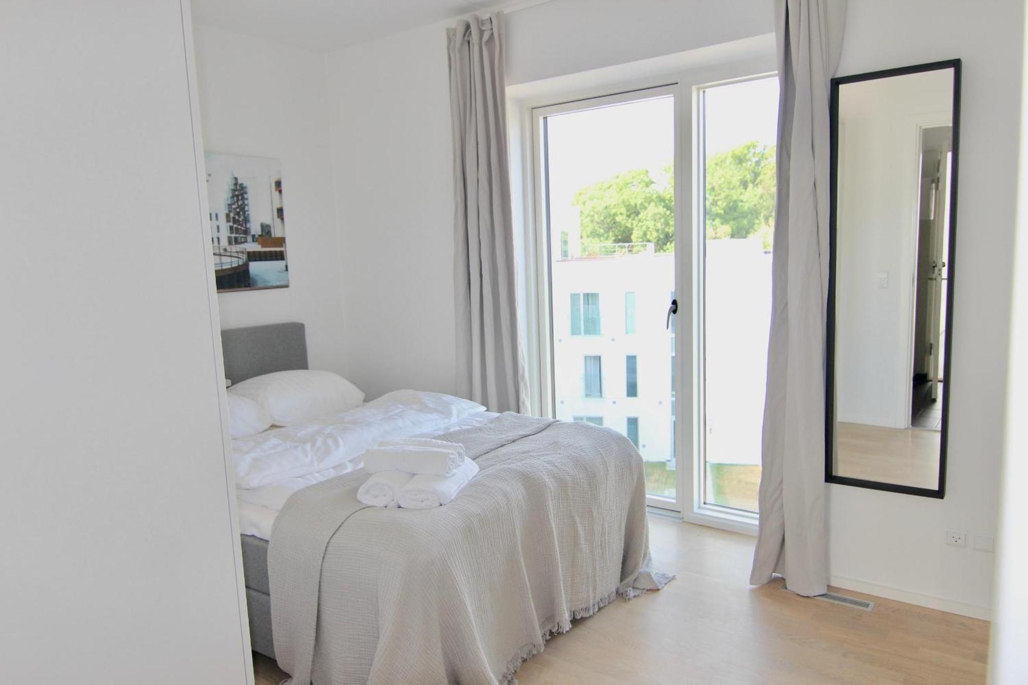 Great 1-bed W Balcony By Harbour Apartment *